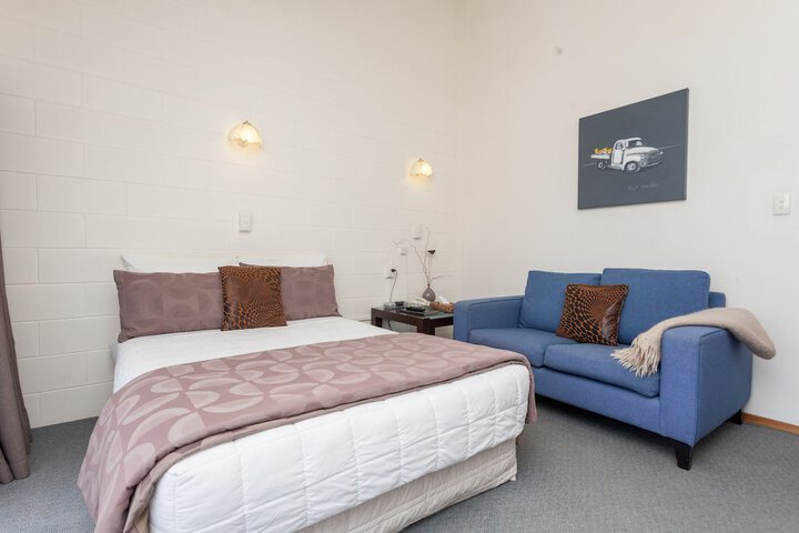 Room 11 of 27