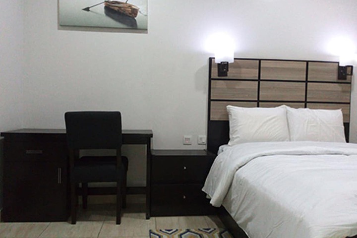 Room 18 of 28