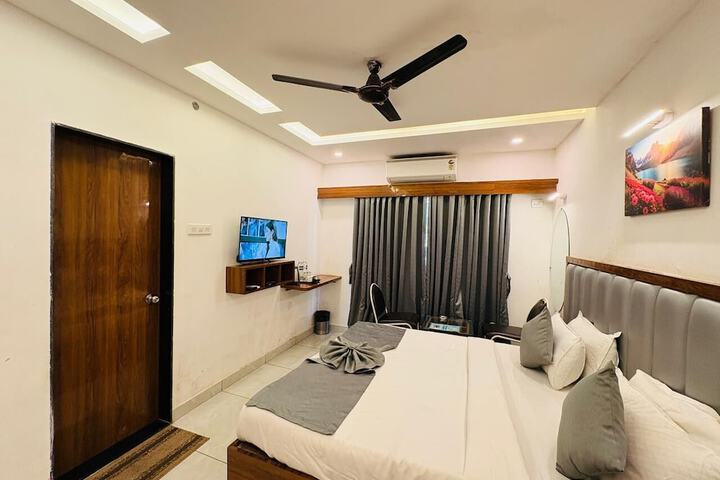 Room 12 of 42
