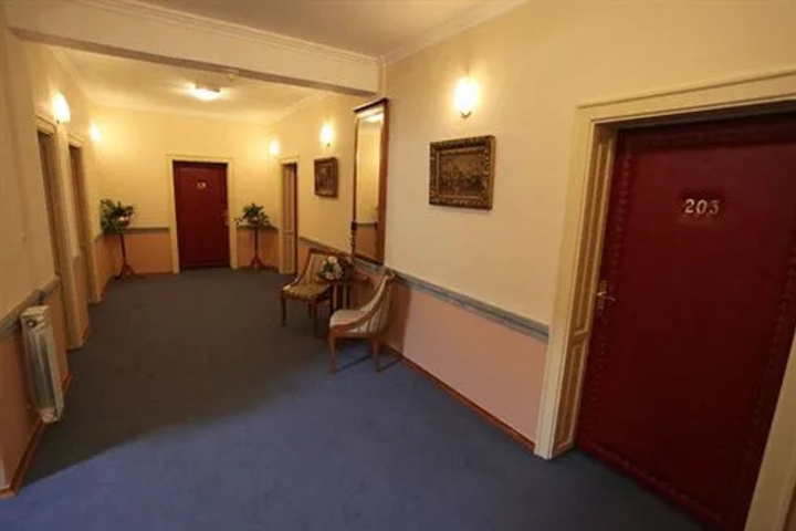 Room 11 of 23