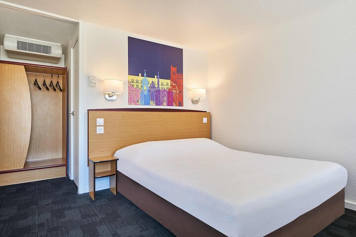 Room 2 of 25