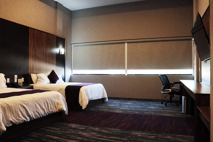 Room 28 of 92
