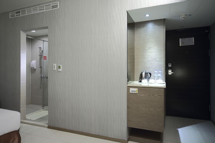 Room 7 of 62