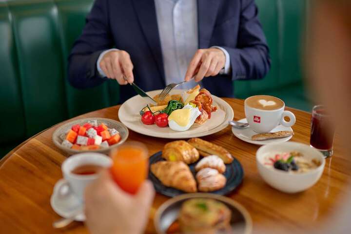 Breakfast/Coffee Service 115 of 202