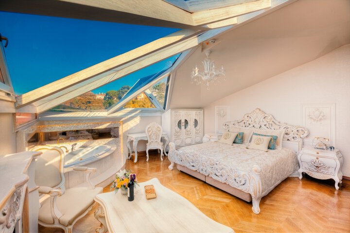 Room 4 of 94