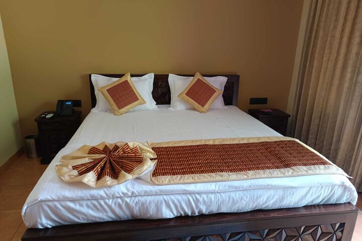 Room 6 of 25