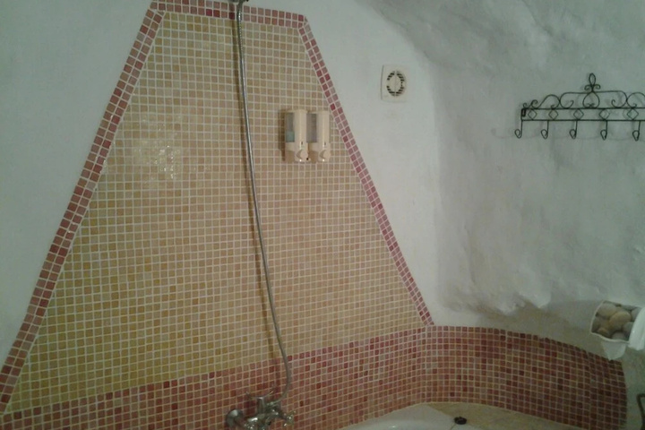 Room 5 of 12