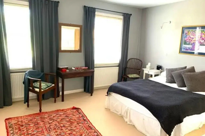 Lovely 1BR Entire House W / garden 4 Guests
