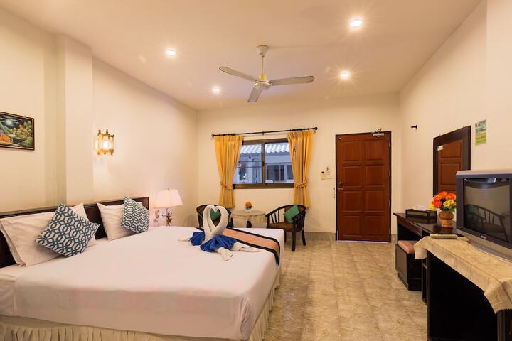 Room 10 of 33