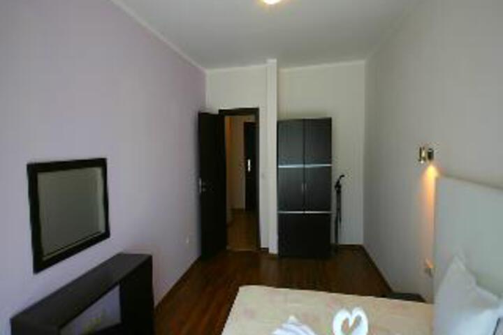 Room 8 of 8