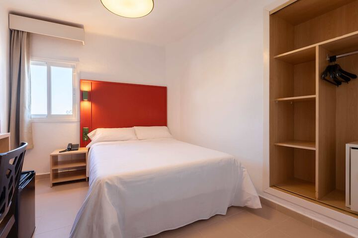 Room 6 of 62