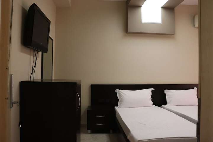 Room 12 of 27