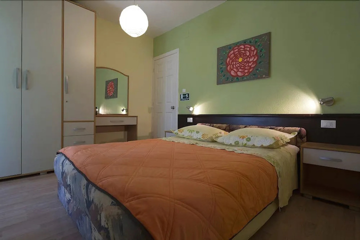 Room 4 of 15