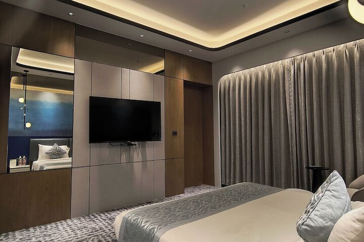 Room 14 of 63