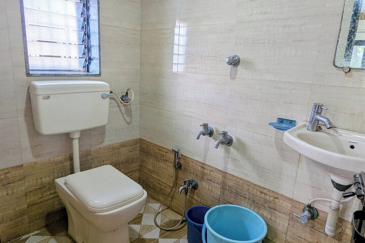 Room 4 of 8