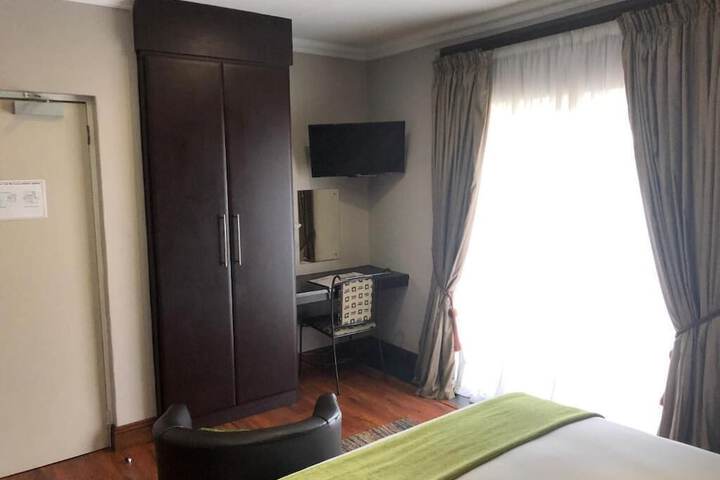Room 15 of 108