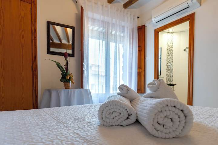 Room 6 of 10