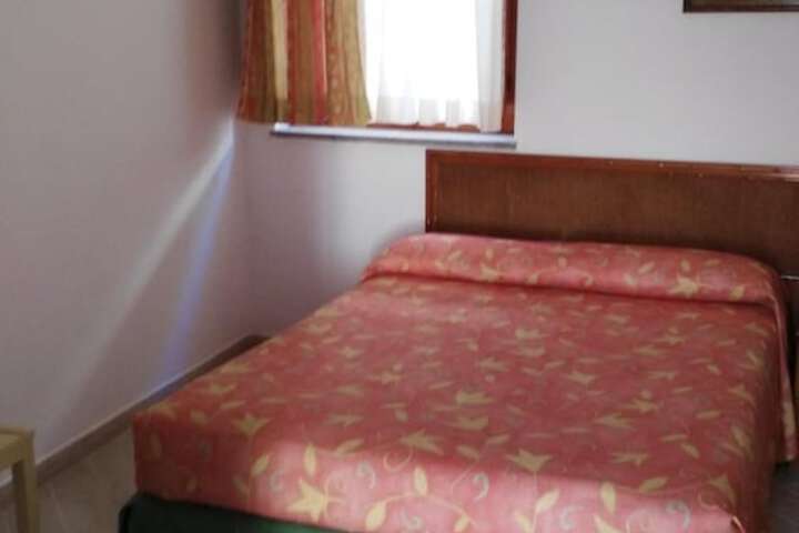 Room 7 of 48