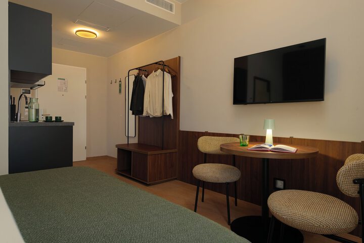 Room 15 of 40