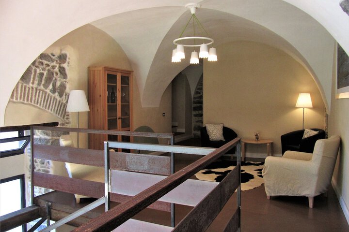 Lounge 52 of 66