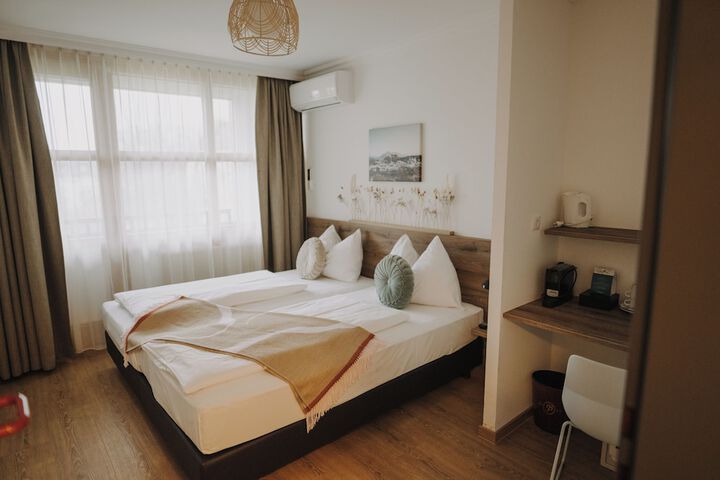 Room 15 of 38
