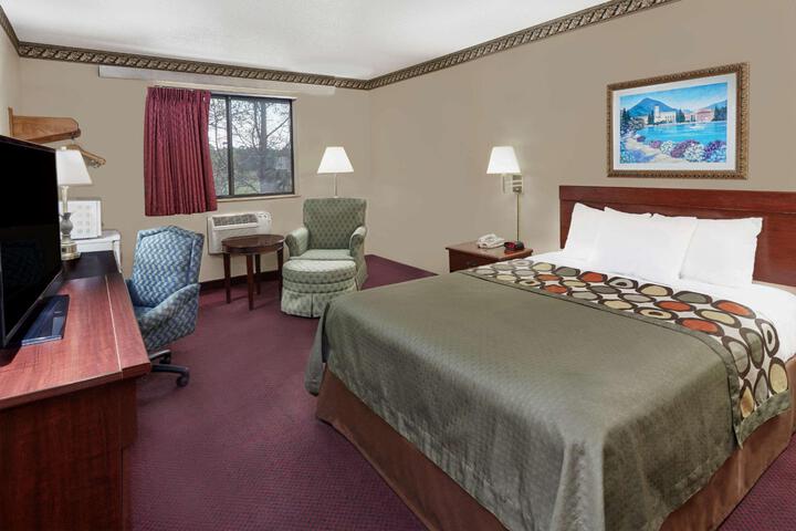 1 Queen Bed Mobility Accessible (6 of 6)