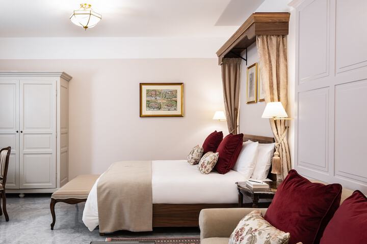 Room 3 of 48