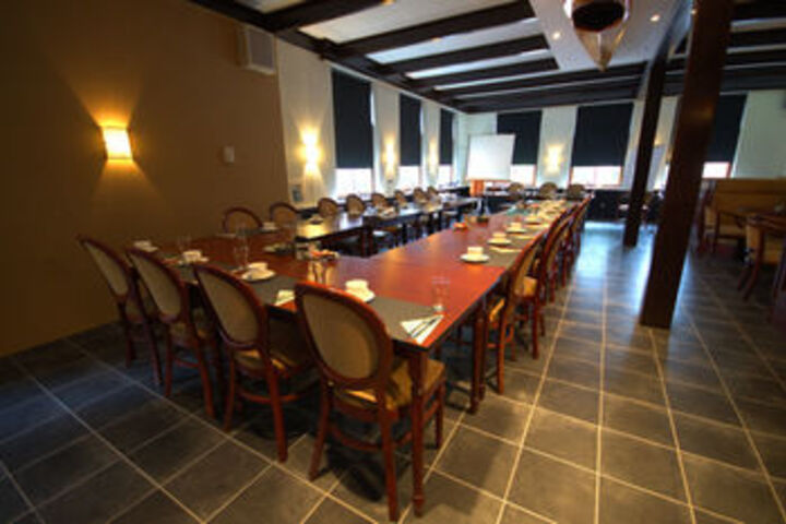 Dining 38 of 48