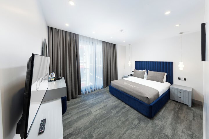Room 33 of 66