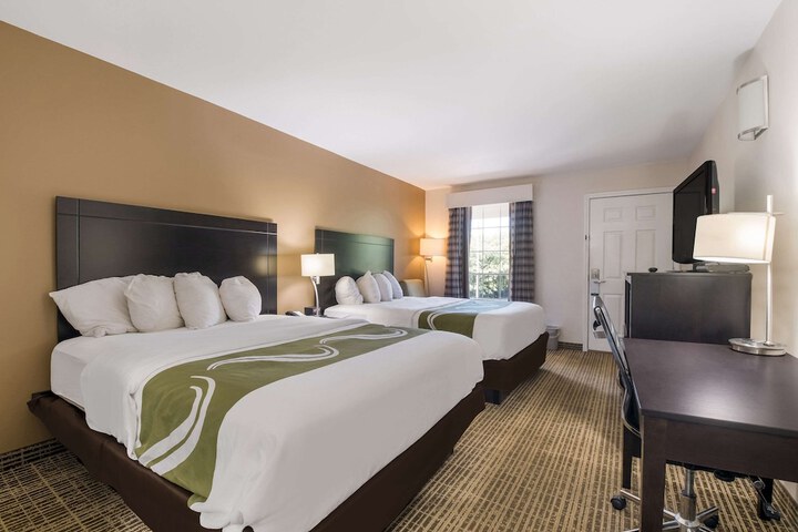 2 Double Beds (9 of 12)