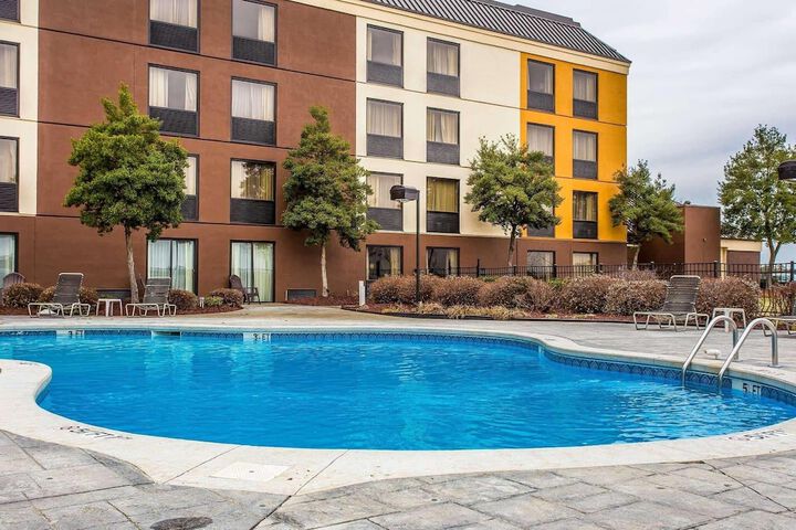 Pool Hotel