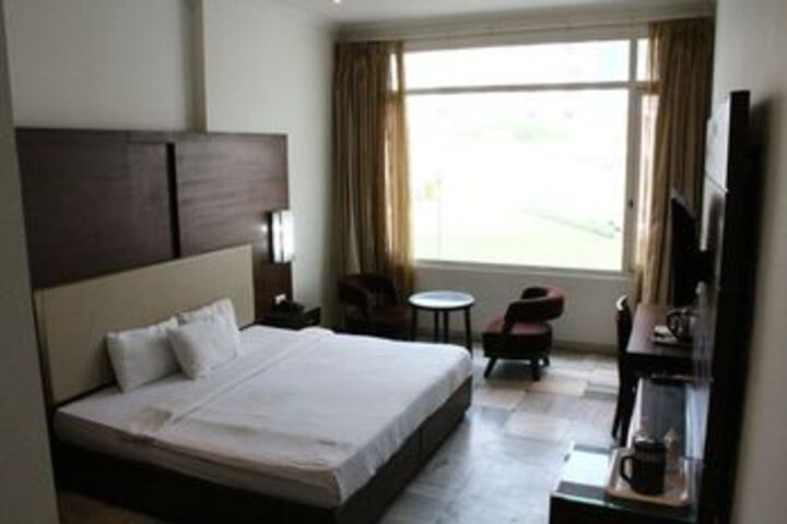 Room 12 of 41