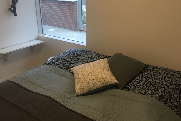Room 10 of 16