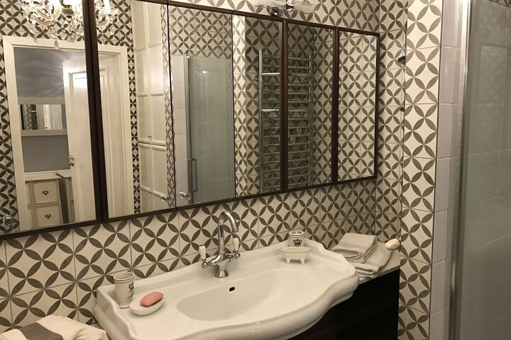 Room 121 of 133