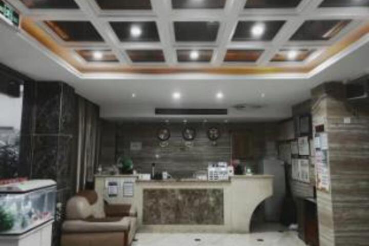 Yinhao Hotel (Qianjiang Dashizi Shopping Plaza Branch)