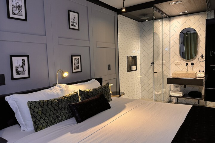 Room 48 of 99