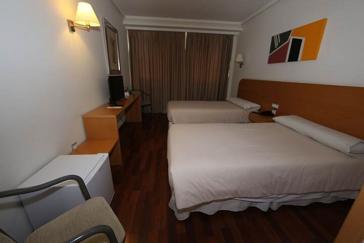 Room 9 of 33