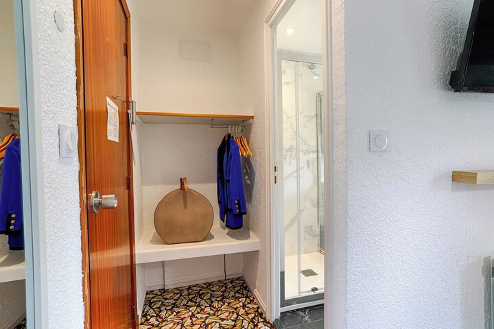 Room 147 of 191