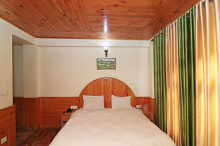 Room 13 of 16