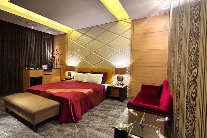 Room 49 of 97