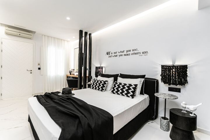 Room 32 of 168