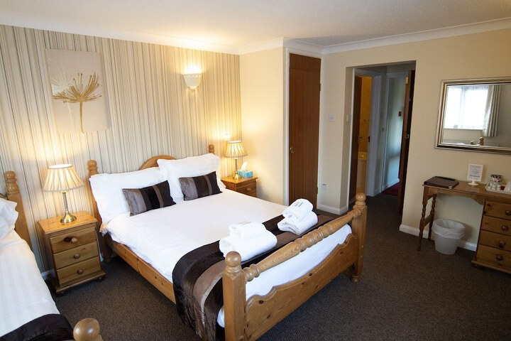 Room 2 of 57