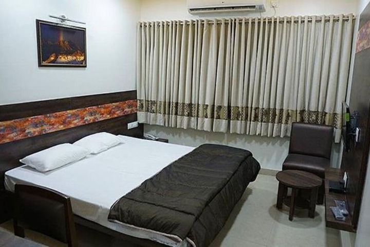 Room 10 of 13
