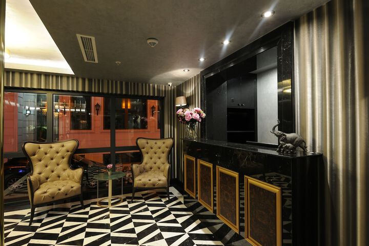 Entrance & Lobby