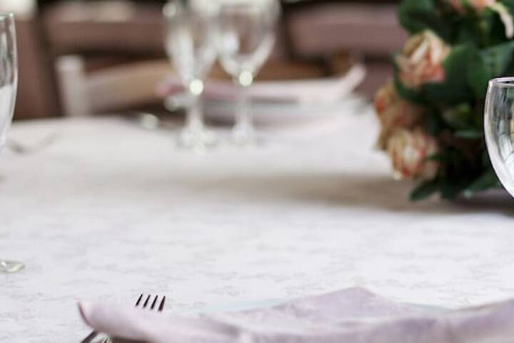 Dining 12 of 27