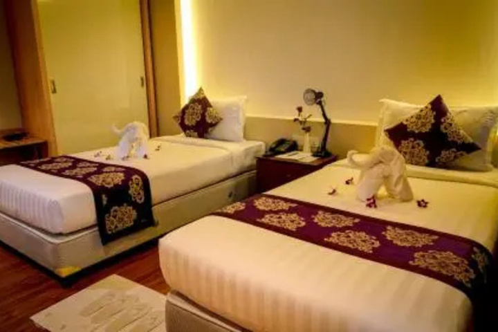 Room 4 of 30