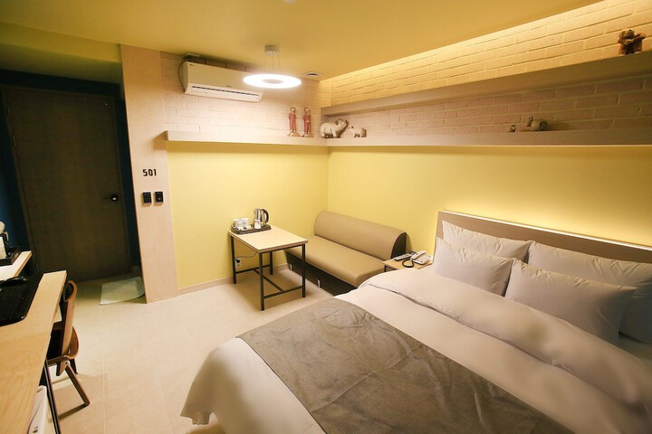 Room 78 of 91