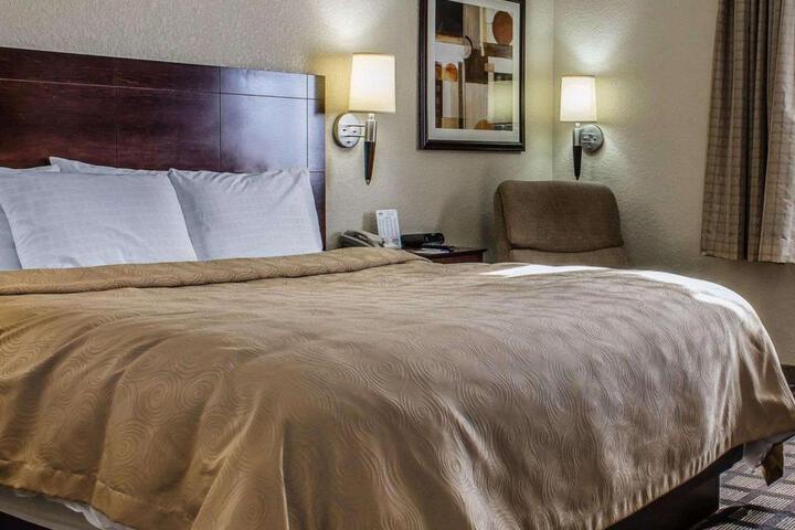 1 King Bed Efficiency (13 of 19)