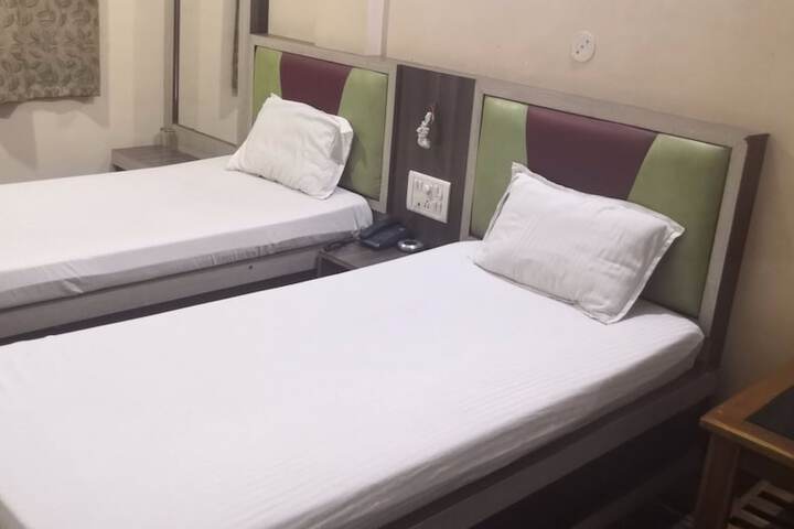 Room 8 of 17