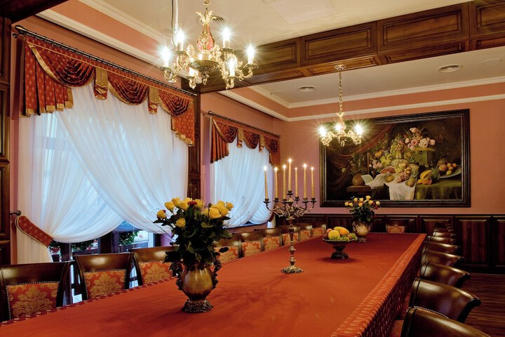 Ballroom/Hall 93 of 99